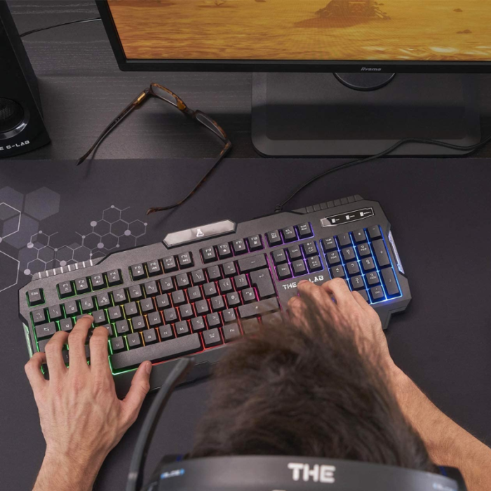 Set 4 Pezzi Gaming Tastiera Retroilluminata, Mouse, Tappetino Antiscivolo, Cuffie Speaker