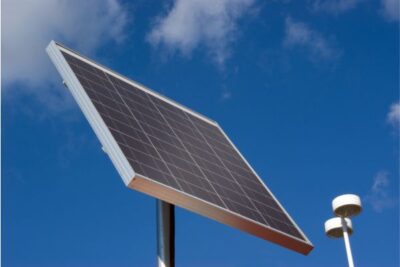 Faro Solare 100W Slim Sensore Crepuscolare IP66 per Esterni con Telecomando
