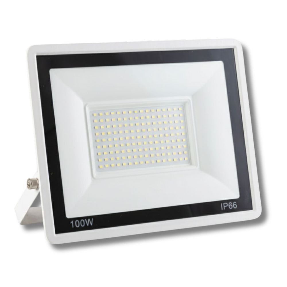 faro 100w a corrente luce 6500k Faro LED FOYU 100W da esterno IP66 slim. Luce bianca fredda 6500K, 10.000 lumen, ideale per giardini e cortili.