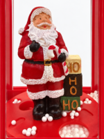 Dettaglio Babbo Natale con blocchi HO HO HO e palline bianche
